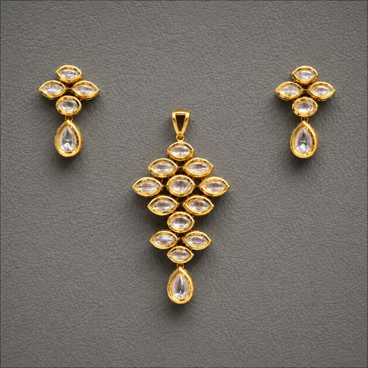 Gold Polished Handcrafted Kundan Pendant And Earrings Set Without Chain