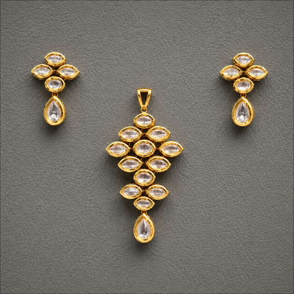Gold Polished Handcrafted Kundan Pendant And Earrings Set Without Chain