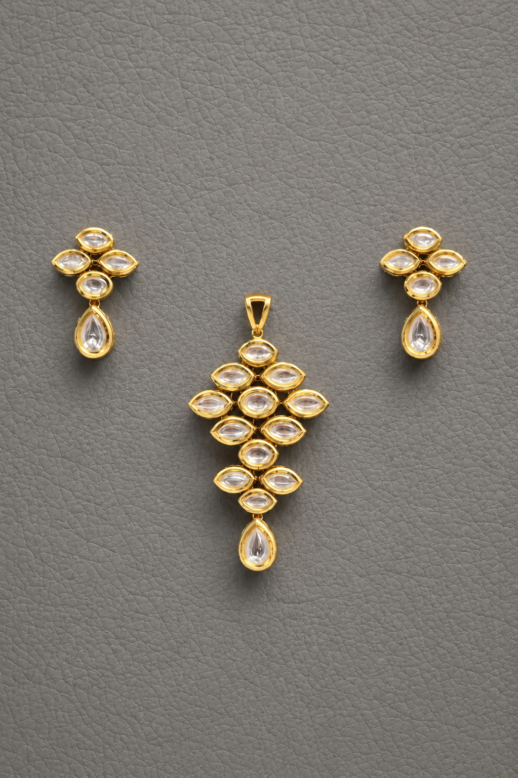 Gold Polished Handcrafted Kundan Pendant And Earrings Set Without Chain